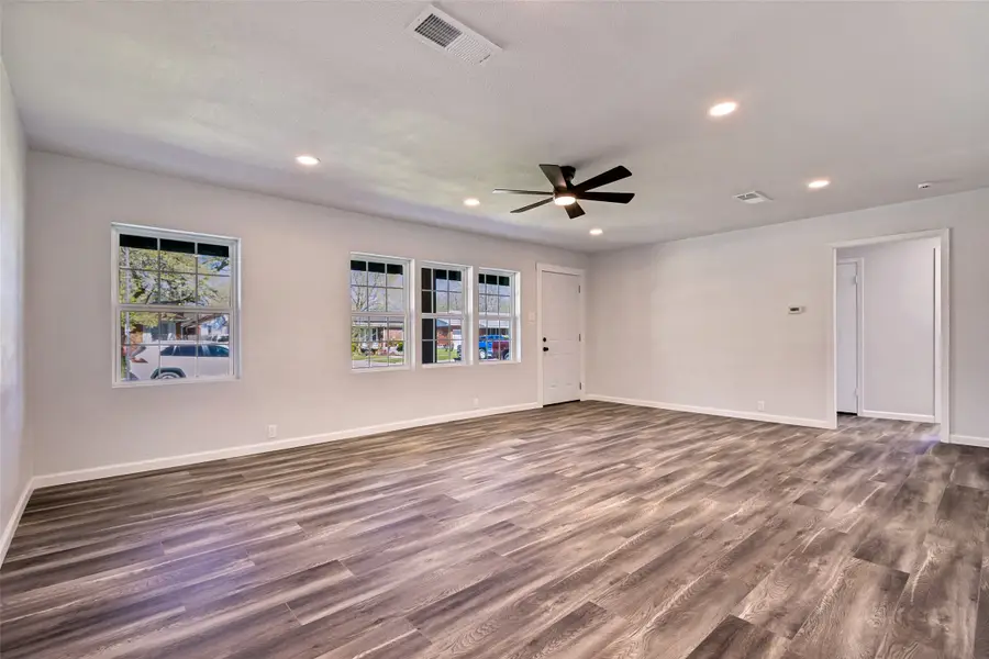 1706 E Garnett Street, Gainesville, TX 76240 - #3