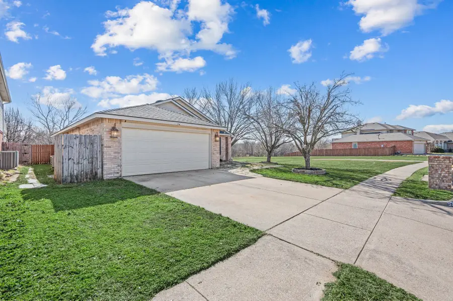 5377 Kingsknowe Parkway, Fort Worth, TX 76135 - #2