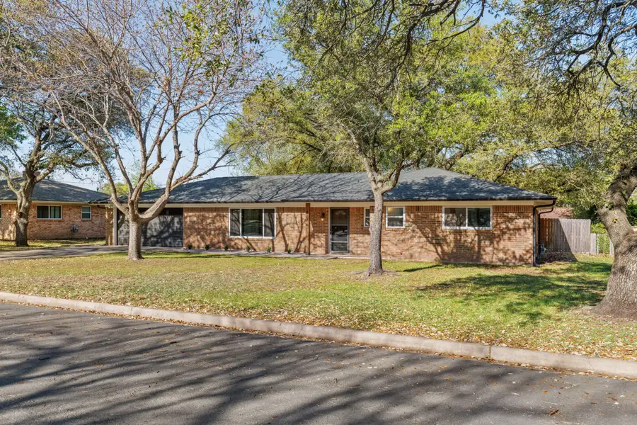 417 Cranbrook Drive, Woodway, TX 76712 - #2