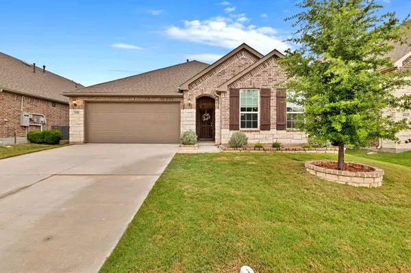1016 Pinnacle Breeze Drive, Fort Worth, TX 76052
