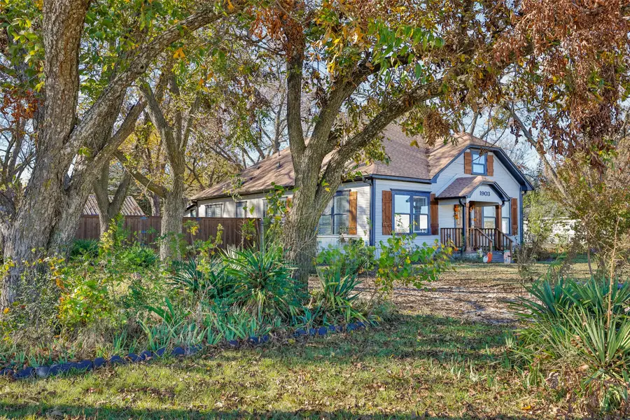 1903 N Weaver Street, Gainesville, TX 76240 - #2