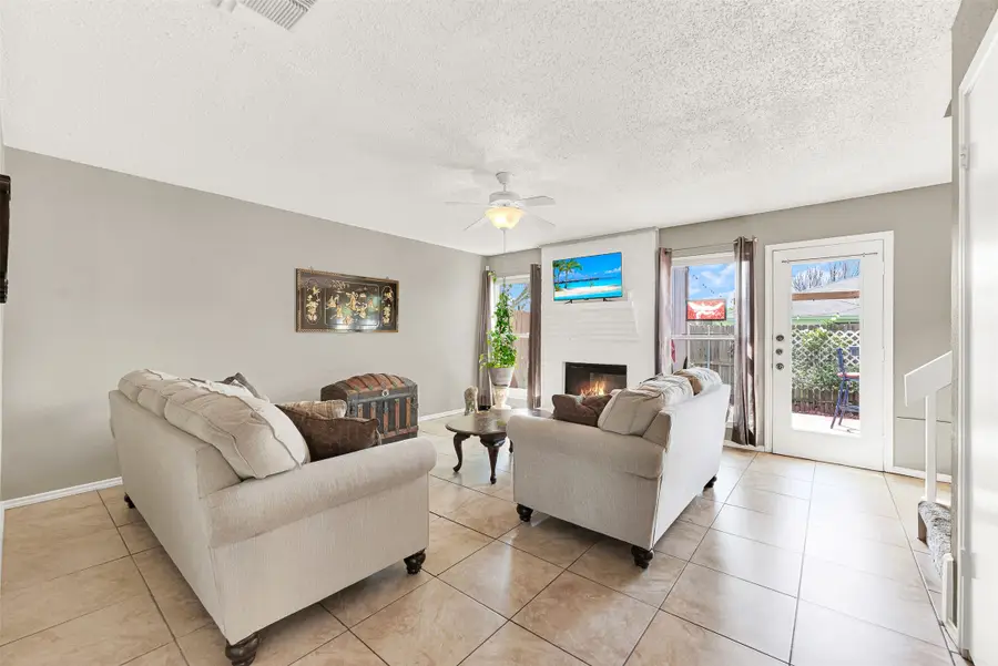 6747 S Creek Drive, Fort Worth, TX 76133 - #2