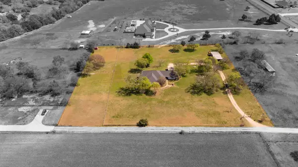 407 Locust Drive, Oak Leaf, TX 75154