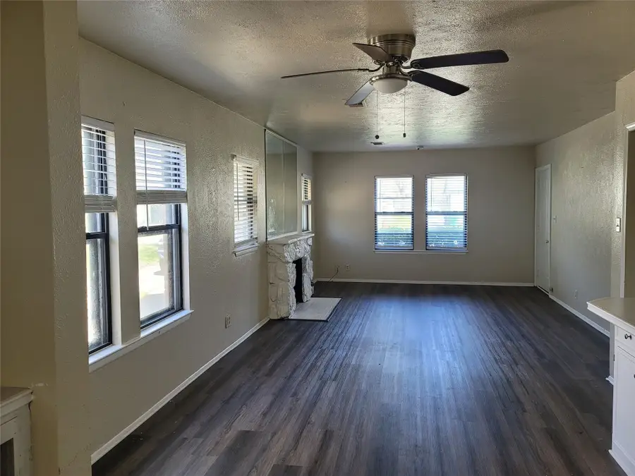 1404 E Tennie Street, Gainesville, TX 76240 - #3