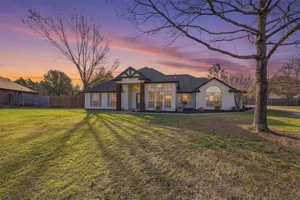 2240 Cottonwood Court, Midlothian, TX 76065