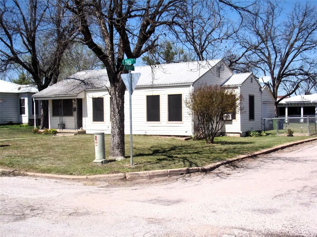 1902 W Dry Street, San Saba, TX 76877 - #1