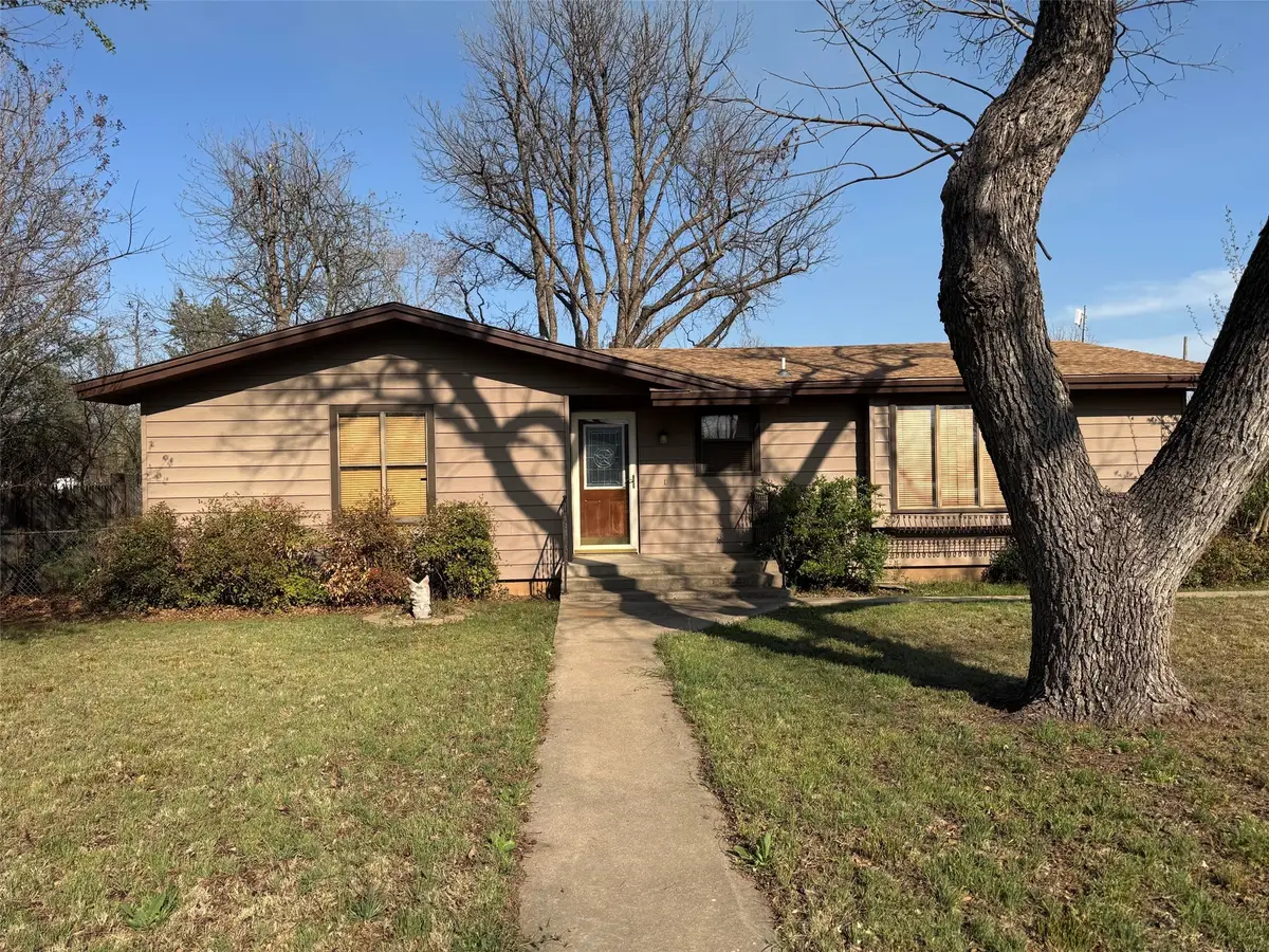 400 N Tackitt Street, Seymour, TX 76380 - #1