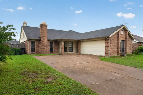 5209 Nocona Lane, Arlington, TX 76018