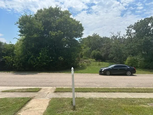 4113 Mcfarland Drive, College Station, TX 77845