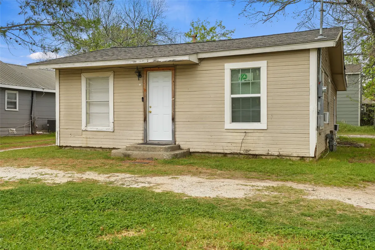 315 Ritchey Street, Gainesville, TX 76240 - #1