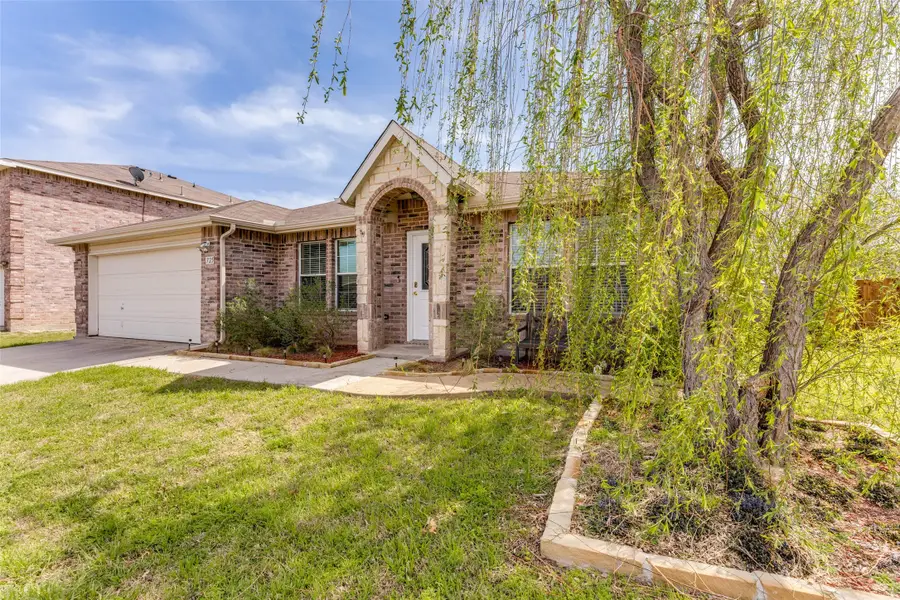 725 Redwing Drive, Saginaw, TX 76131 - #2