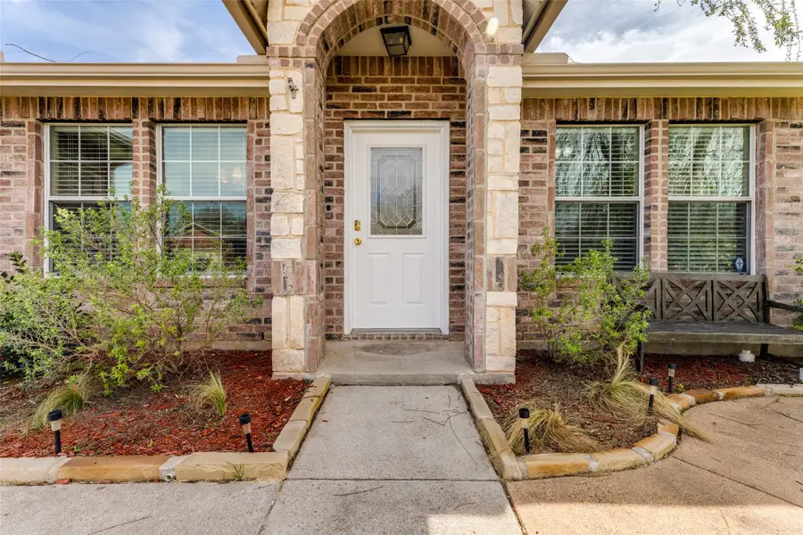 725 Redwing Drive, Saginaw, TX 76131 - #3