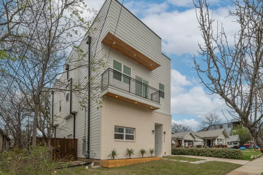 2323 Douglas Avenue, Dallas, TX 75219 - #2