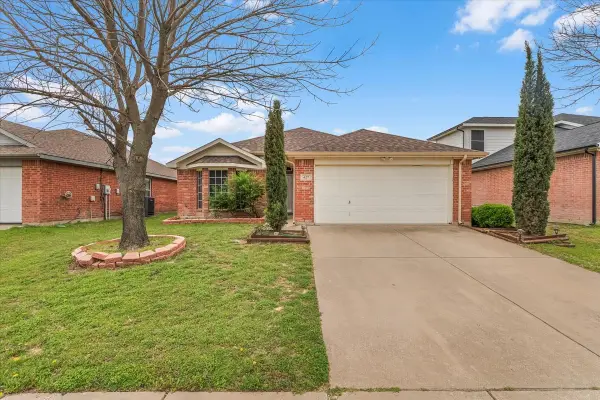 427 Cranbrook Lane, Grand Prairie, TX 75052