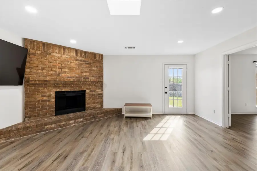 3242 Spring Meadow Lane, Grand Prairie, TX 75052 - #2