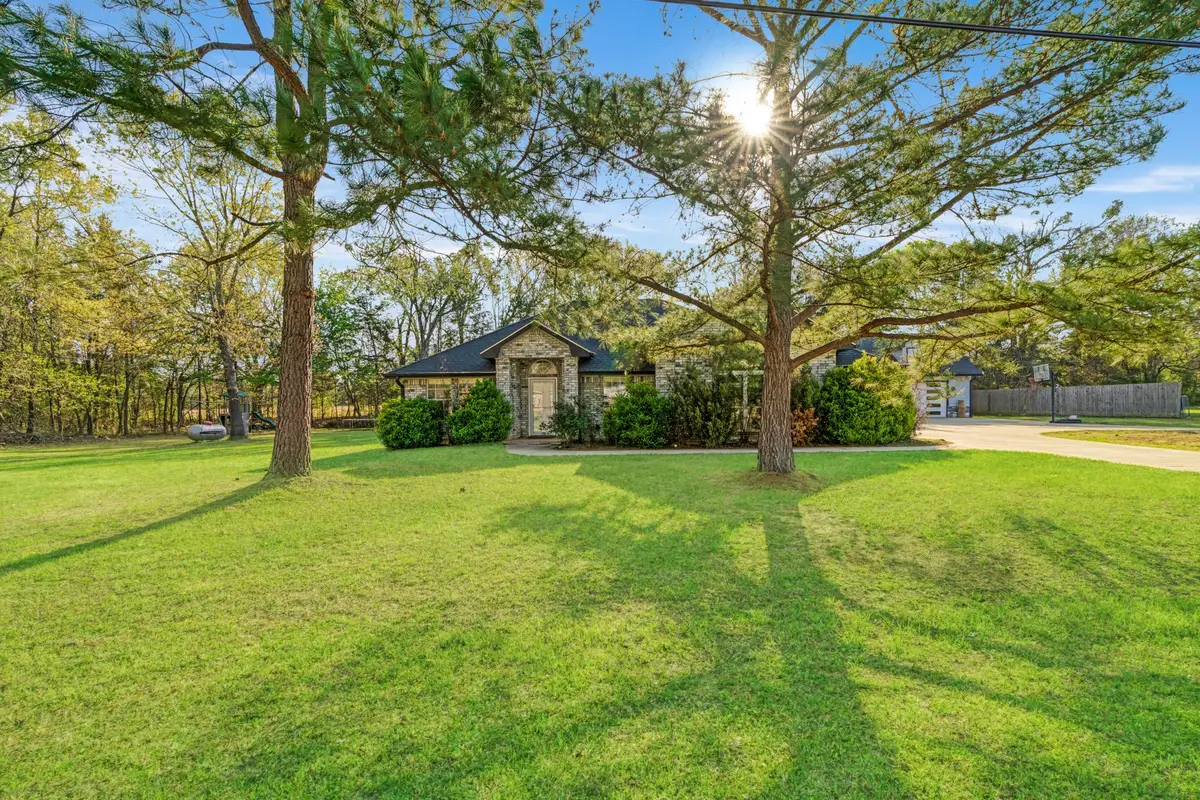 220 Laredo Drive, Reno, TX 75462 - #1