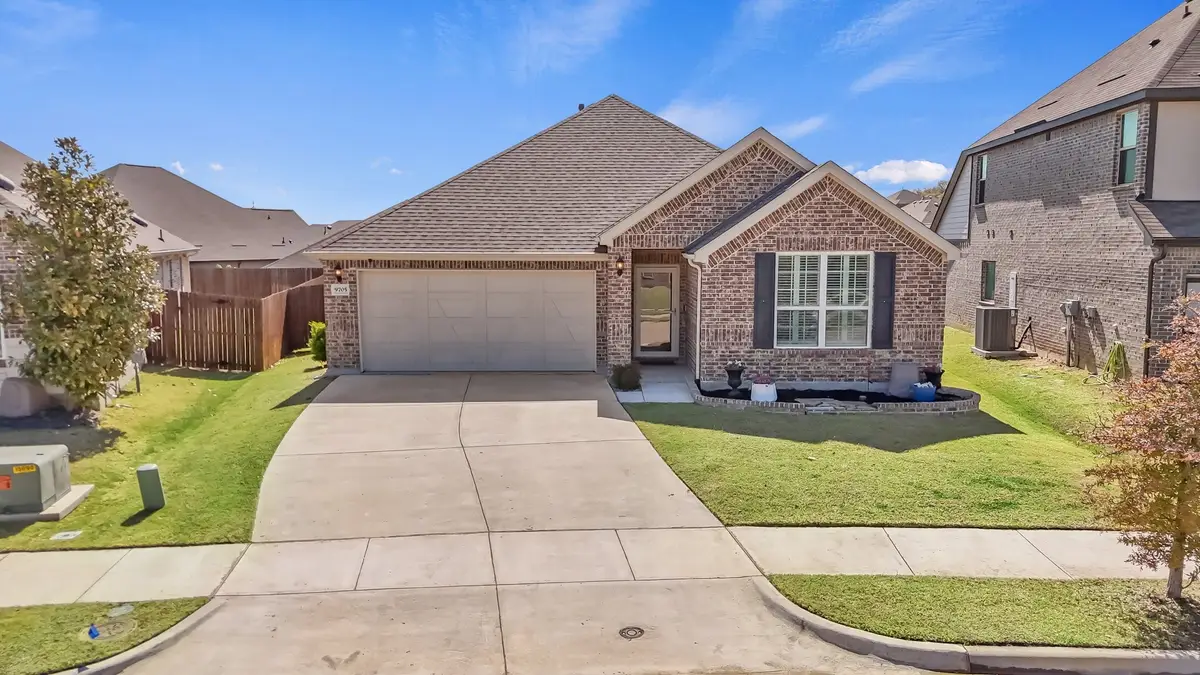 9705 Creekmere Drive, Justin Roanoke, TX 76226 - #1
