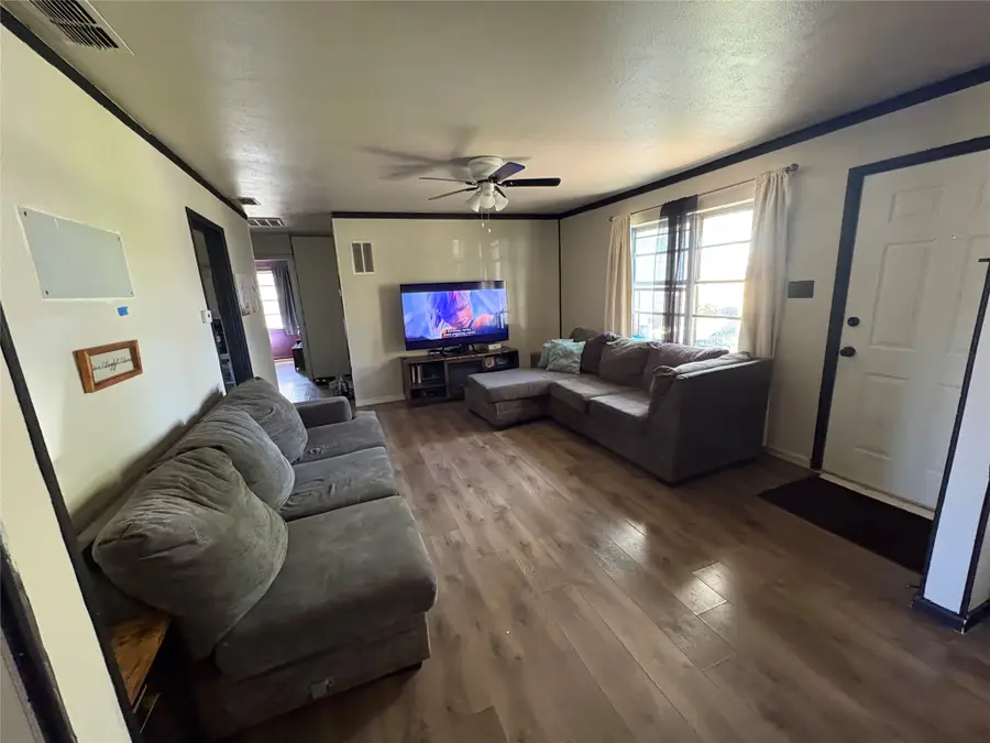 1307 S 1st Street, Corsicana, TX 75110 - #2