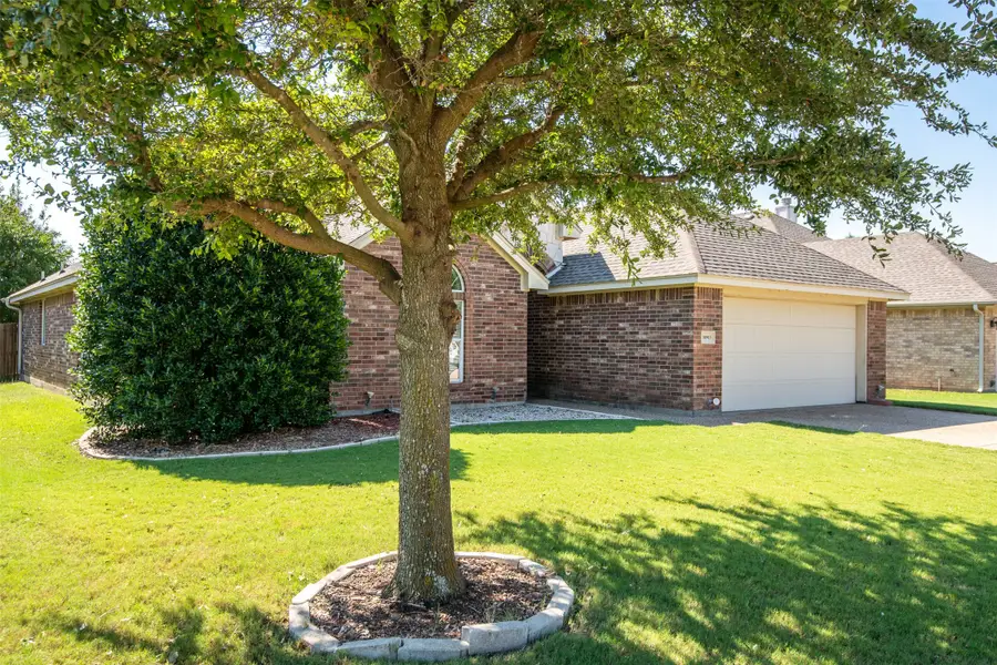 10913 Golfview Way, Benbrook, TX 76126 - #2
