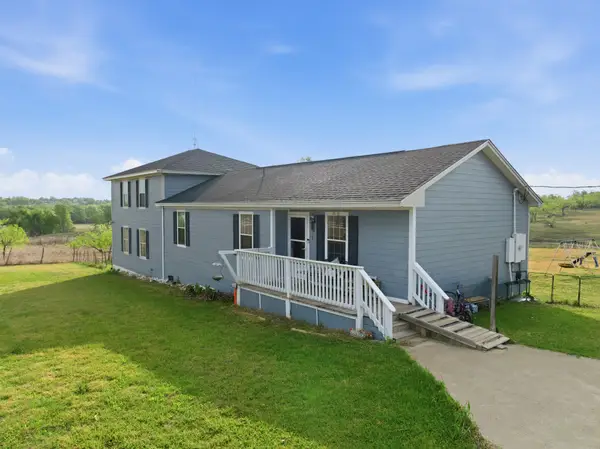 104 County Road 412b, Lott, TX 76656