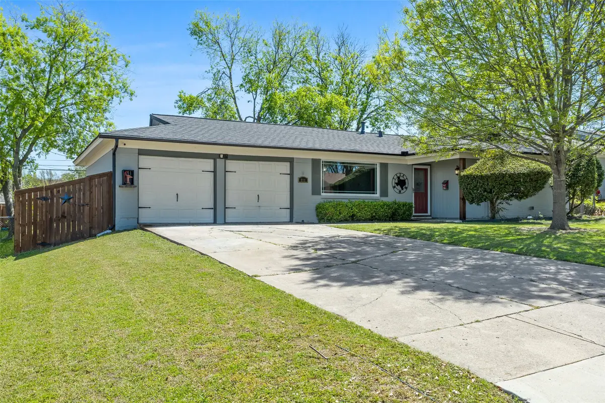 211 Mildred Lane, Benbrook, TX 76126 - #1