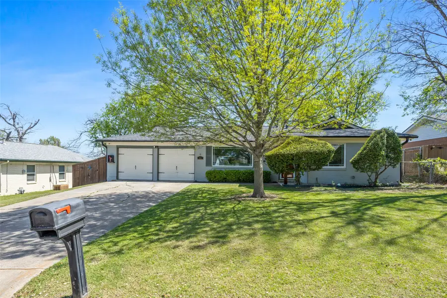 211 Mildred Lane, Benbrook, TX 76126 - #2
