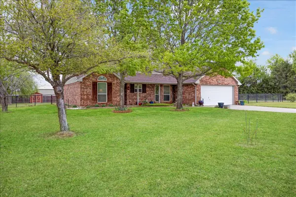 105 Mulberry Drive, Trenton, TX 75490
