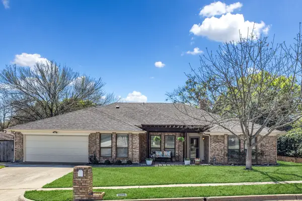903 Forest Trail Court, Euless, TX 76039