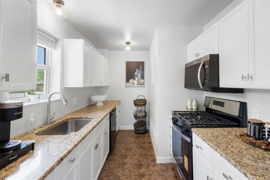 610 S 10th Street, Sanger, TX 76266 - #3