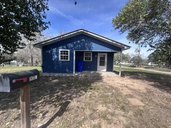 902 Simpson Street, Yoakum, TX 77995