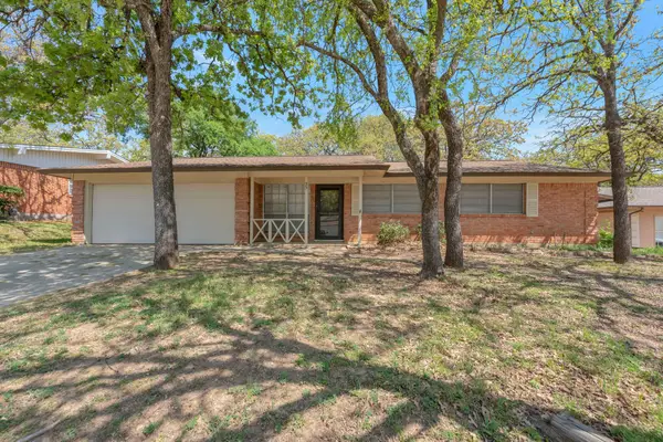 33 Somerset Terrace, Bedford, TX 76022