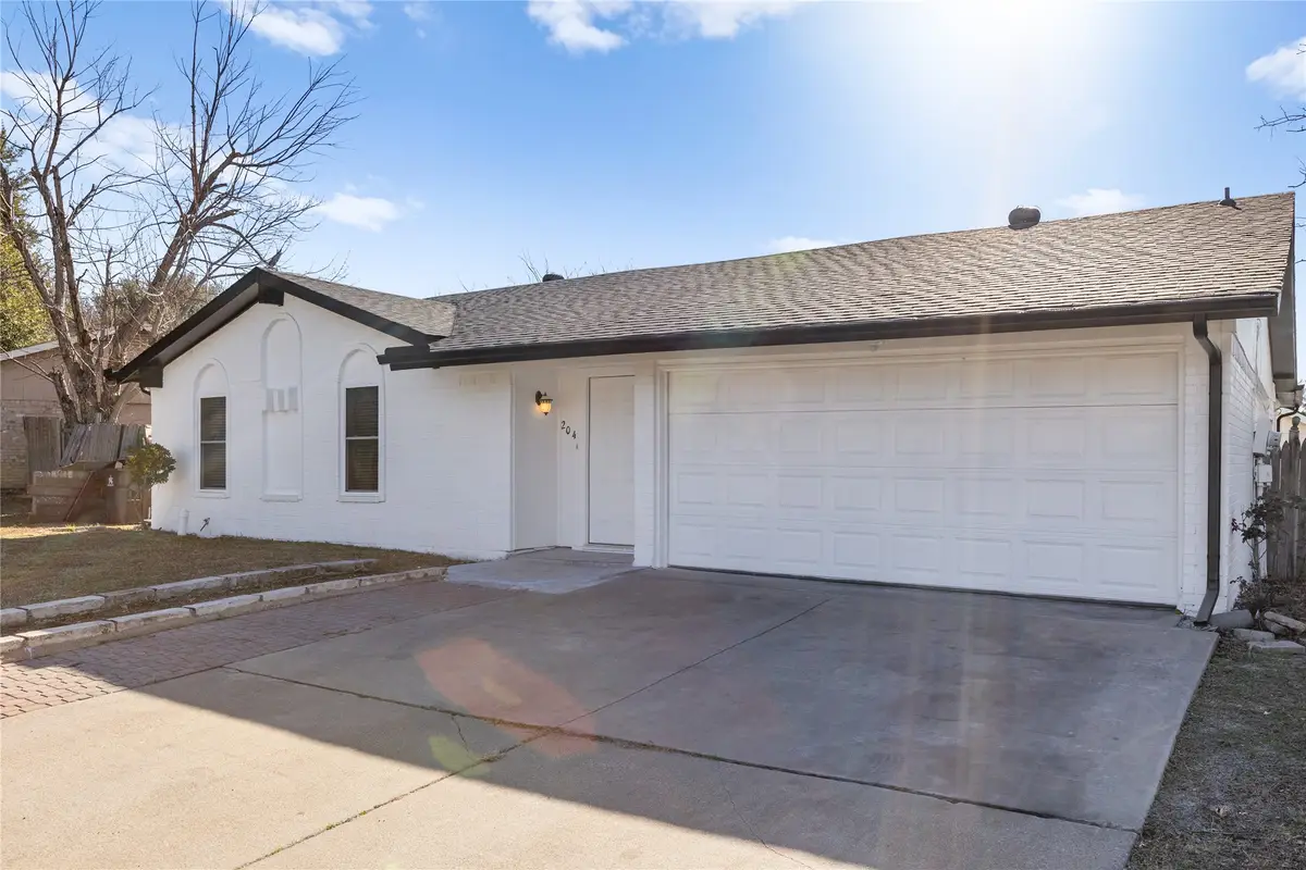 204 Pebblebrook Street, Arlington, TX 76014 - #1