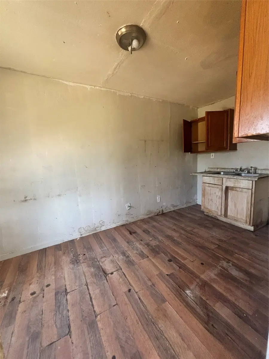 1201 E Davis Drive, Fort Worth, TX 76104 - #3