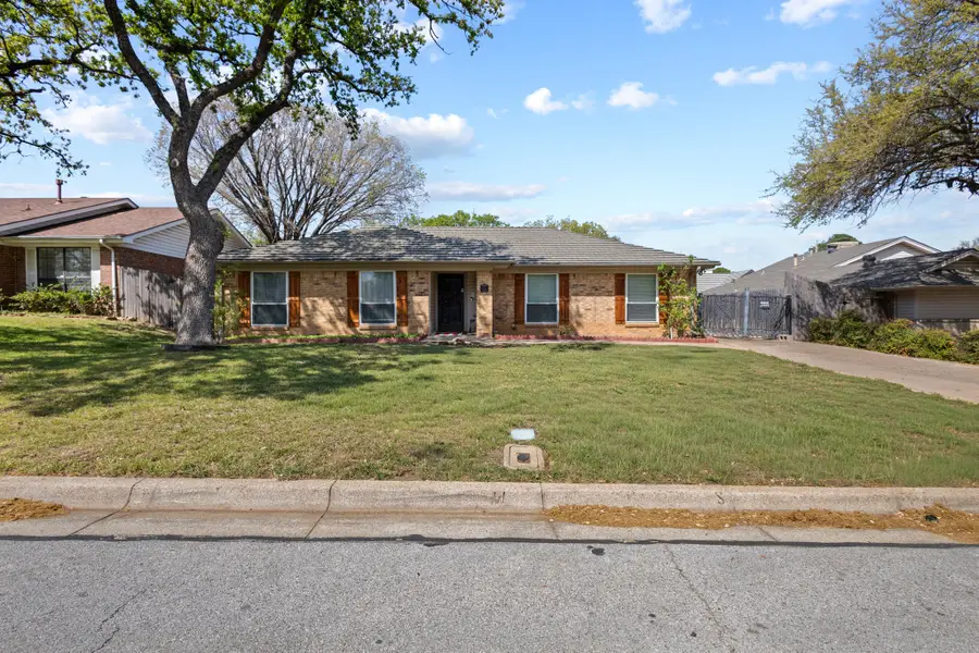2011 Bay Oaks Drive, Arlington, TX 76012 - #2
