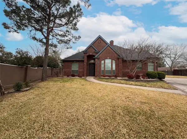 2101 Royal Dominion Court, Arlington, TX 76006