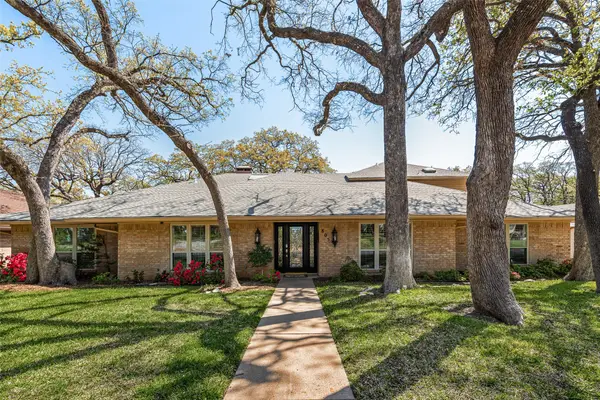 805 Crowley Road, Arlington, TX 76012