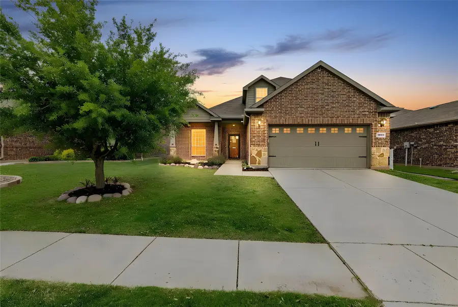 1009 Cheyenne Drive, Aubrey, TX 76227 - #2