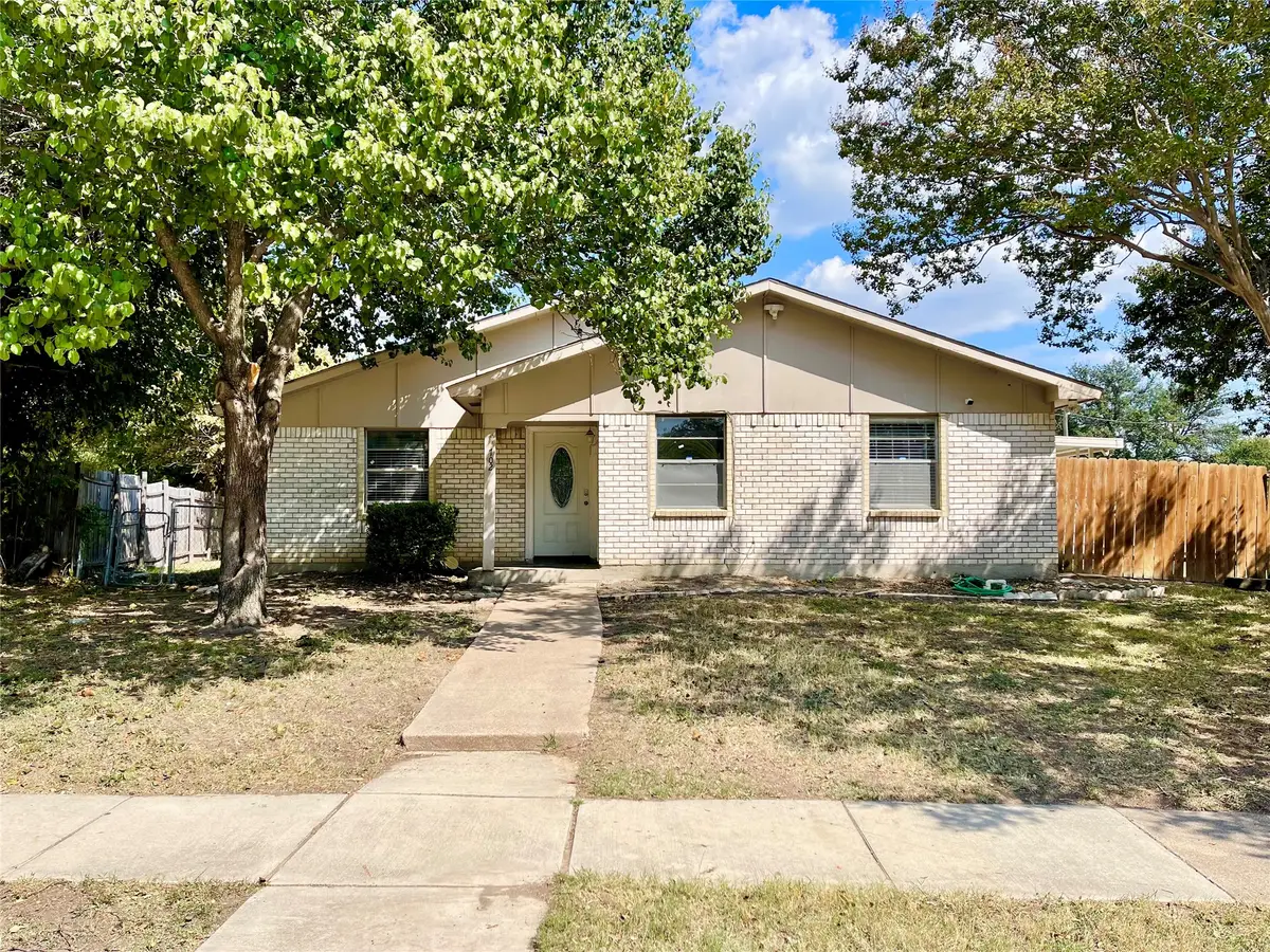 702 Pinehill Lane, Grand Prairie, TX 75052 - #1