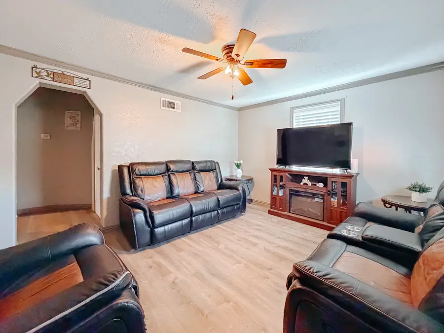 847 S 15th Street #Res, Corsicana, TX 75110 - #2