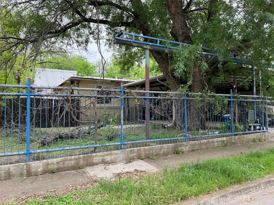 3400 Avenue C, Fort Worth, TX 76105 - #2