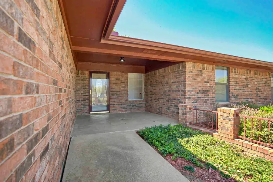 131 Cromeans Street, Jacksboro, TX 76458 - #2