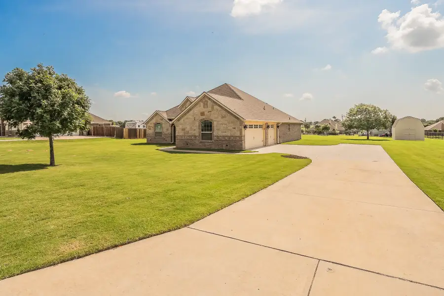105 Briar Meadows Circle, Azle, TX 76020 - #2