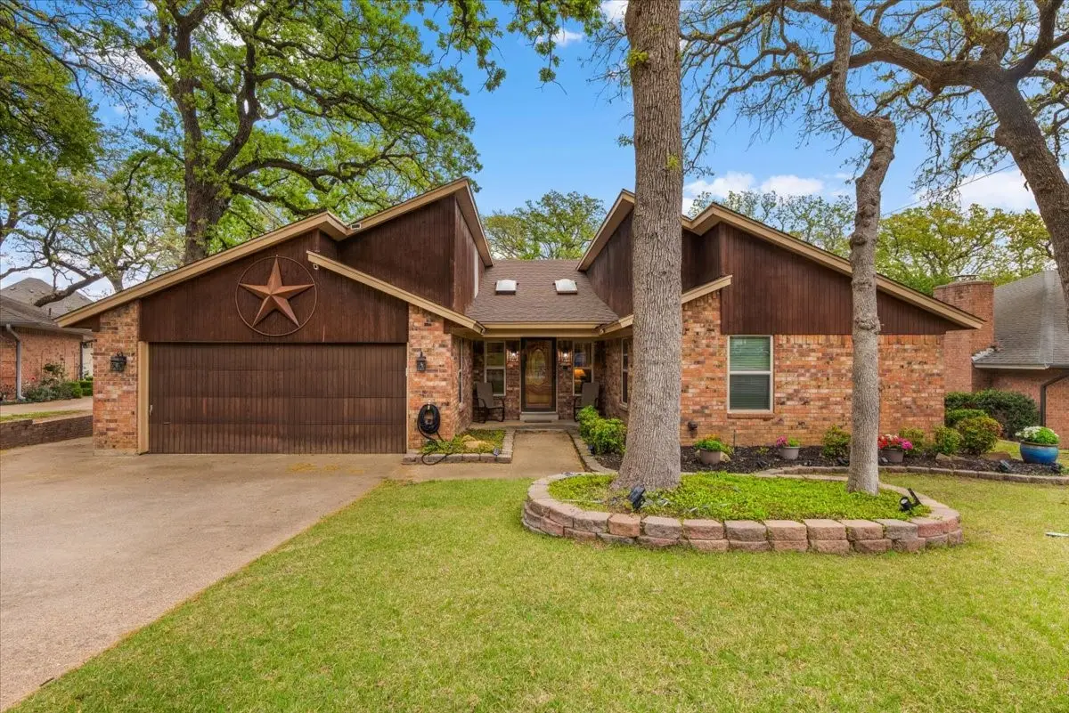 826 Lake Forest Court, Grapevine, TX 76051 - #1