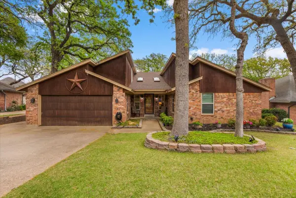 826 Lake Forest Court, Grapevine, TX 76051