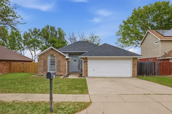 829 Parkwest Boulevard, Saginaw, TX 76179