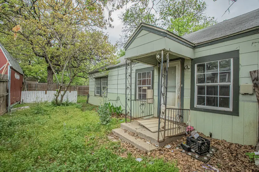 5901 Greenlee Street, Fort Worth, TX 76112 - #2