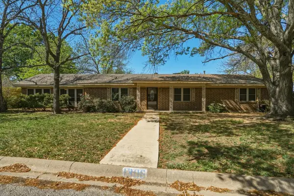 1306 Westhill Lane, Coleman, TX 76834