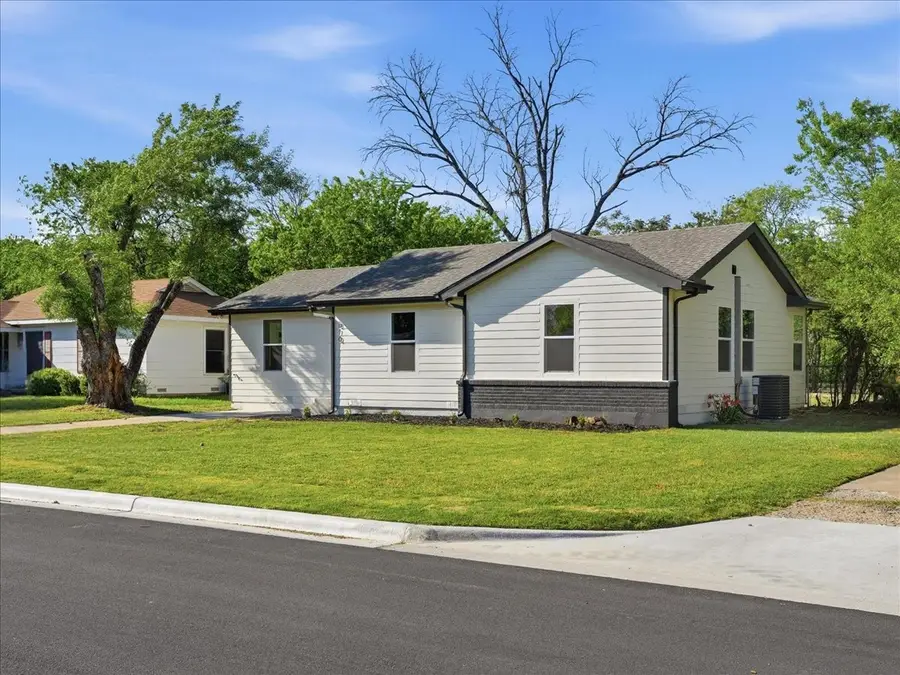 810 Cordell Street, Denton, TX 76201 - #2