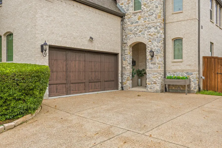 725 Royal Minister Boulevard, Lewisville, TX 75056 - #2