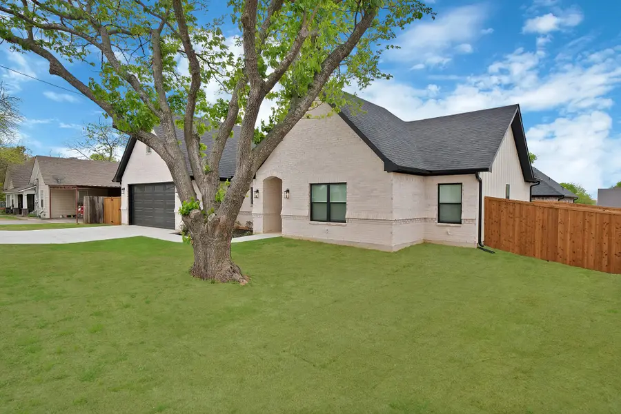 905 N Trinity Street, Decatur, TX 76234 - #3